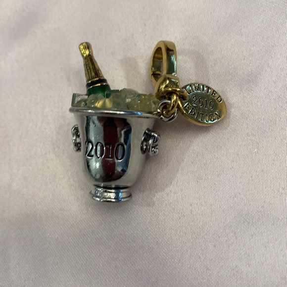 RARE VINTAGE LIMITED EDITION JUICY COUTURE “Champagne in Bucket” 2010 Charm - Picture 9 of 10